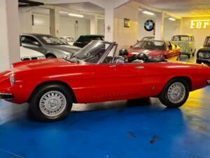 Image 1/43 of Alfa Romeo Spider Veloce 2000 (1982)