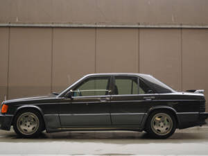 Image 2/83 of Mercedes-Benz 190 E 2.3-16 (1984)