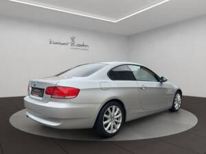 Bild 8/23 von BMW 320i (2009)