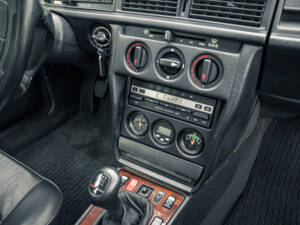 Imagen 41/51 de Mercedes-Benz 190 E 2.5-16 Evolution II (1991)