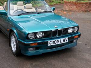 Image 21/38 of BMW 325i (1992)