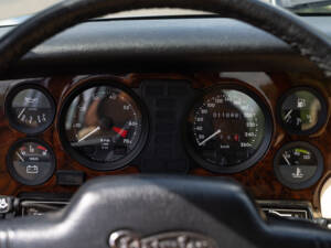 Image 17/23 of Daimler Double Six (1992)