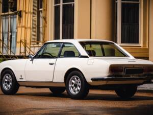 Image 5/33 de Peugeot 504 Coupé (1979)