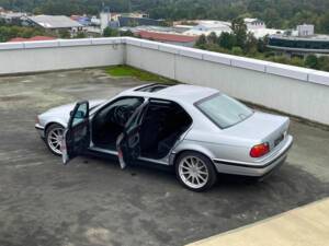 Image 6/11 of BMW 750i (1997)