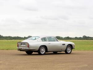 Image 7/23 of Aston Martin DB 6 (1969)