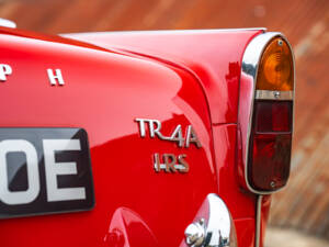 Image 21/45 de Triumph TR 4A IRS (1967)