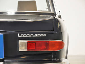 Image 44/57 of Lancia 2000 Coupe (1972)