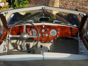 Image 26/50 of Jaguar XK 140 DHC (1954)