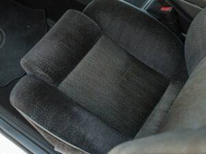 Immagine 26/50 di Alfa Romeo 75 2.0 Twin Spark (1989)