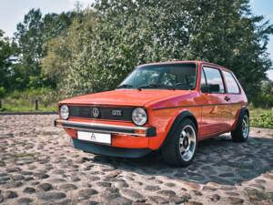 Bild 2/49 von Volkswagen Golf I GTI 1.6 (1979)