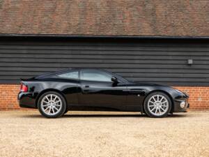 Immagine 2/50 di Aston Martin V12 Vanquish S Ultimate Edition (2007)