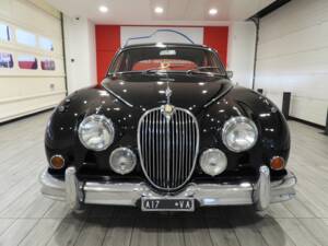 Image 2/15 of Jaguar Mk II 3.8 (1963)