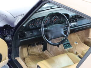 Image 13/30 of Porsche 911 Carrera (1997)