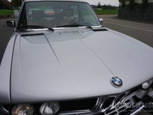 Image 38/76 de BMW 3,3 L (1975)