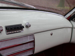 Image 17/27 of Buick Roadmaster (1949)