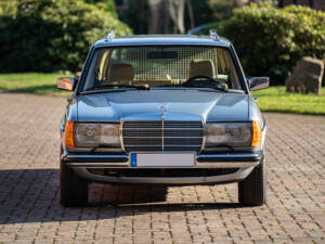 Image 8/42 of Mercedes-Benz 280 TE (1983)