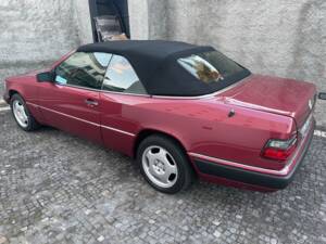 Immagine 4/6 di Mercedes-Benz E 200 (1994)