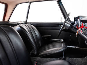 Image 17/30 of Mercedes-Benz 280 SL (1968)