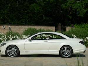 Imagen 11/50 de Mercedes-Benz CL 63 AMG (2009)