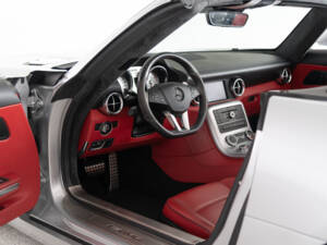 Image 27/48 of Mercedes-Benz SLS AMG Roadster (2012)