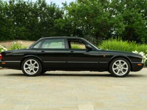 Bild 4/50 von Jaguar XJR 4.0 (2000)