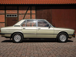Image 13/46 of BMW 525 (1978)