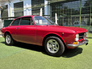 Image 7/50 de Alfa Romeo Giulia GT 1300 Junior (1971)