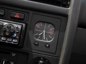 Image 56/70 of BMW 320i (1990)