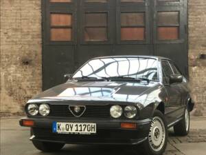 Bild 2/12 von Alfa Romeo GTV 6 2.5 (1986)