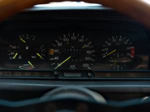 Bild 25/30 von Mercedes-Benz 190 E (1989)