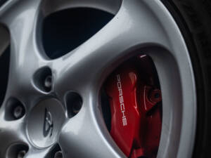 Image 6/14 de Porsche 911 Carrera 4S (2002)