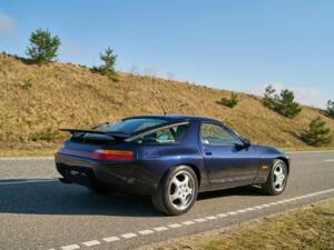 Image 17/50 of Porsche 928 GTS (1992)