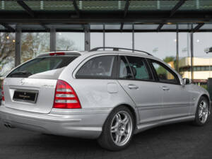 Image 6/26 de Mercedes-Benz C 32 AMG T (2002)