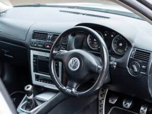 Imagen 7/8 de Volkswagen Golf IV 3.2 R32 (2003)