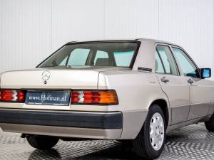 Image 14/50 de Mercedes-Benz 190 D 2.5 Turbo (1989)