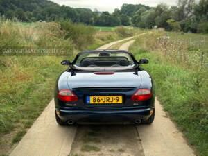 Image 11/100 of Jaguar XK8 4.0 (2000)