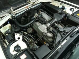 Bild 23/30 von BMW 735i (1987)