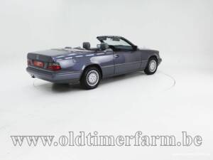 Bild 2/15 von Mercedes-Benz E 220 (1995)