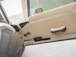 Immagine 59/88 di Jaguar E-Type (2+2) (1968)