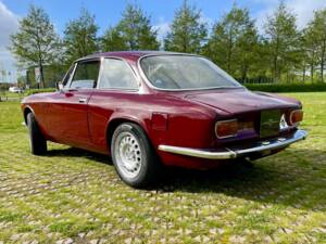 Bild 5/37 von Alfa Romeo Giulia 1600 GT Junior (1974)