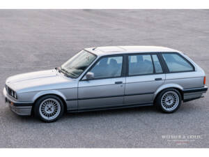 Image 1/50 de BMW 320i Touring (1989)