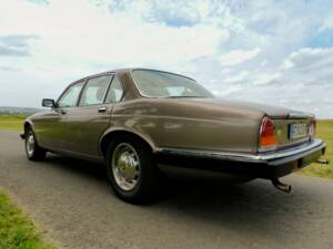 Image 5/13 of Jaguar XJ 6 4.2 (1985)