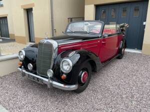 Image 2/5 of Mercedes-Benz 220 Cabriolet B (1952)