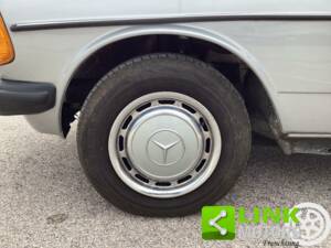 Bild 8/10 von Mercedes-Benz 200 T (1985)
