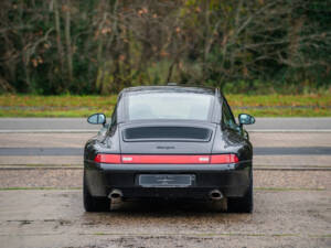 Image 4/22 of Porsche 911 Carrera (1997)