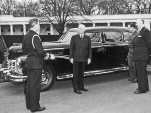 Präsident Truman vor einer identischen Limousine (nicht die hier angebotene!!)