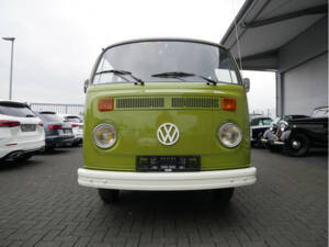 Immagine 2/21 di Volkswagen T2b Deluxe (1975)