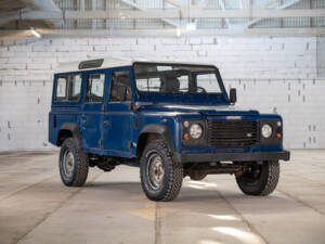 Imagen 2/86 de Land Rover Defender 110 Td5 (1999)