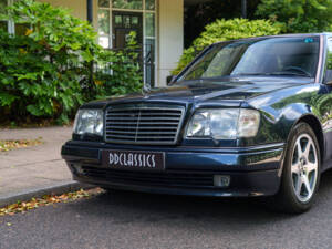 Imagen 7/27 de Mercedes-Benz E 500 Limited (1994)