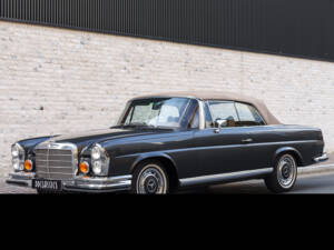 Image 7/26 of Mercedes-Benz 280 SE 3,5 (1971)